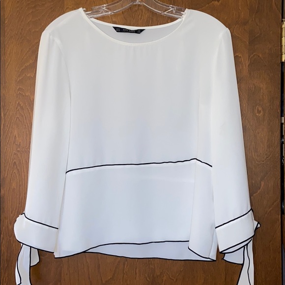 Zara Tops - Zara Basic blouse